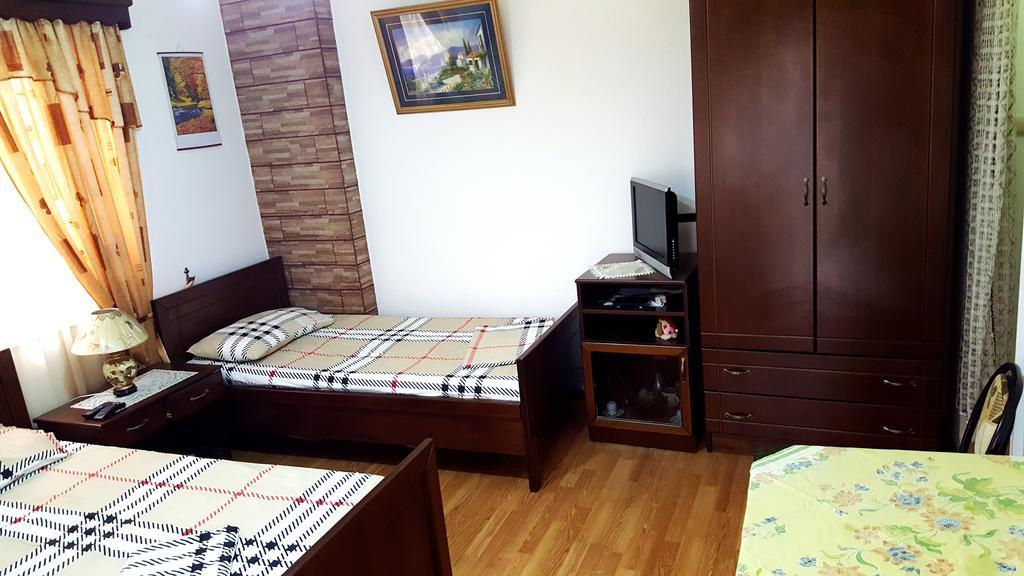 Berberi Guest House Pogradec Exterior foto